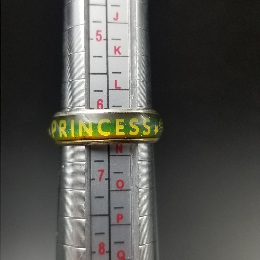 Princess ring sparkle size 6. R151